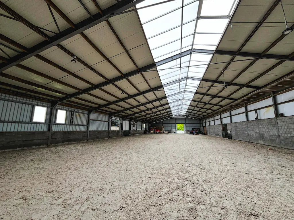 Roof mounted with sandwich panels and a light ridge inside the manage